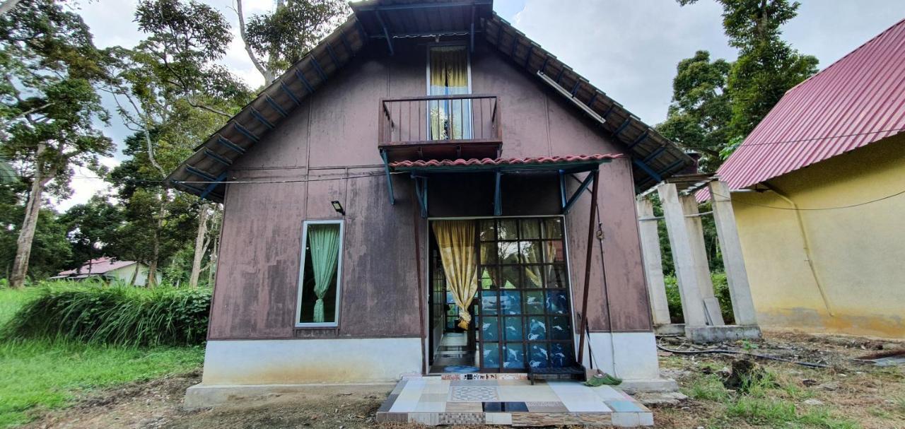 Chalet Kampong Semawar Kuala Kangsar Eksteriør billede