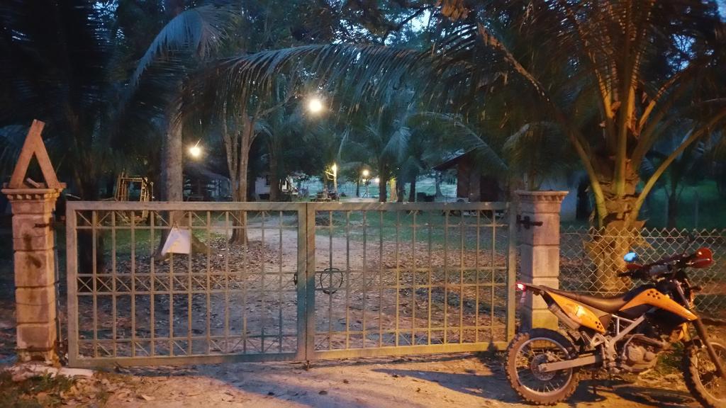 Chalet Kampong Semawar Kuala Kangsar Eksteriør billede